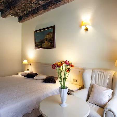 Szálloda Tyn Yard 4*
