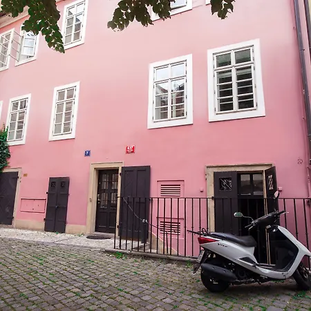 ティーン ヤード レジデンス 4*