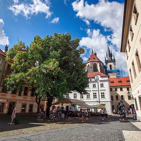 ティーン ヤード レジデンス 4* プラハ