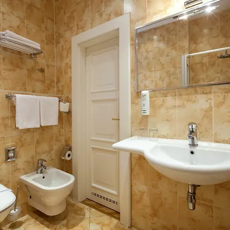 ティーン ヤード レジデンス 4*