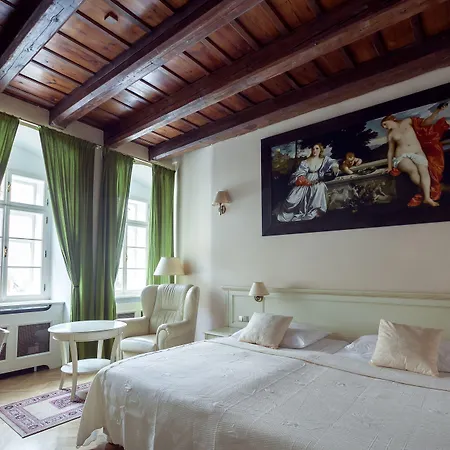 ホテル ティーン ヤード レジデンス 4*